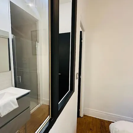 Standing T2 Near The Train Station And Апартаменти *